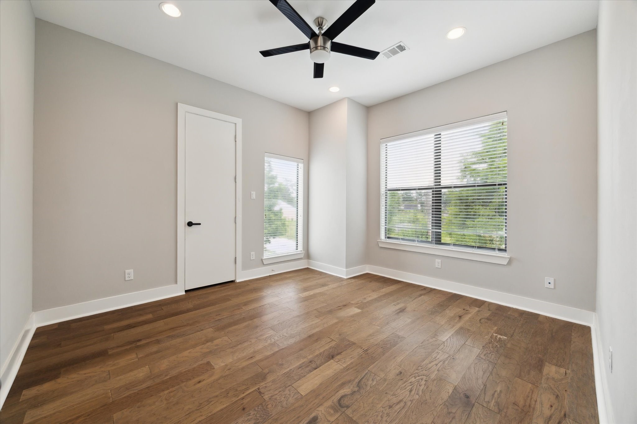 614 Thornton Road, Unit G Houston, TX 77018 - Photo 14 of 18 wooden floor in an empty room with a window