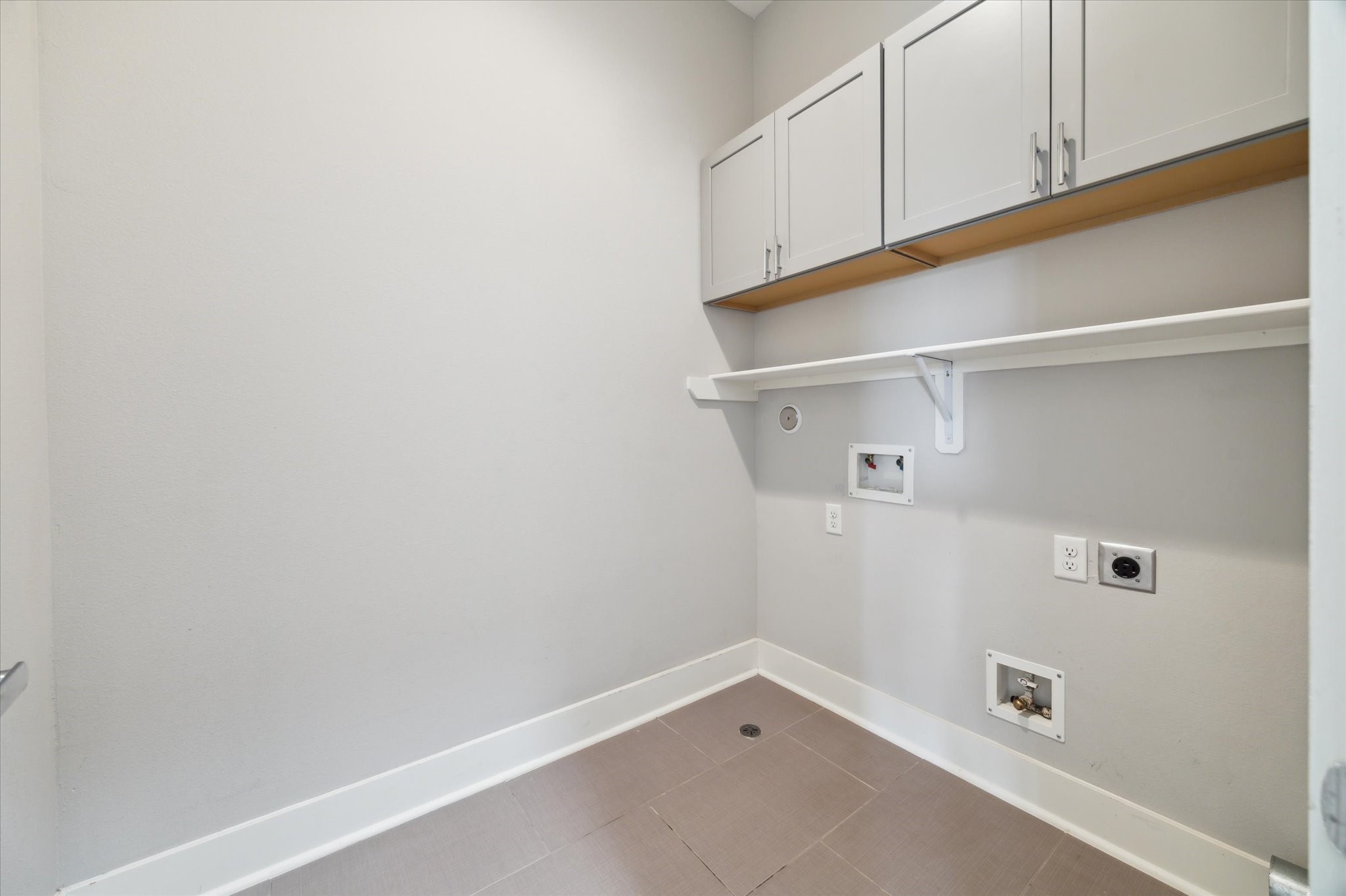 614 Thornton Road, Unit G Houston, TX 77018 - Photo 17 of 18 a view of walk in closet with empty racks
