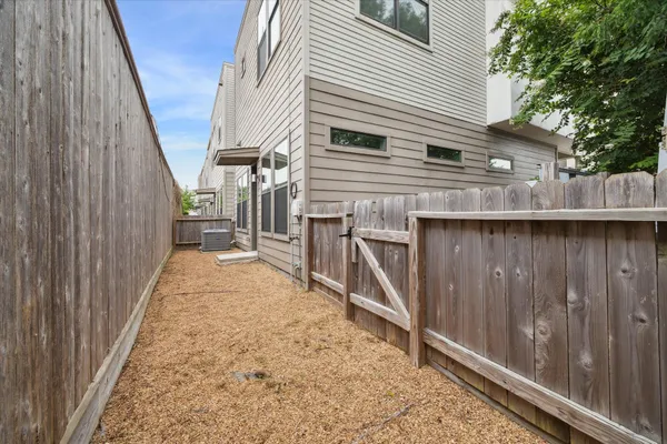 $2,200 | 614 Thornton Road, Unit G, Houston, TX 77018