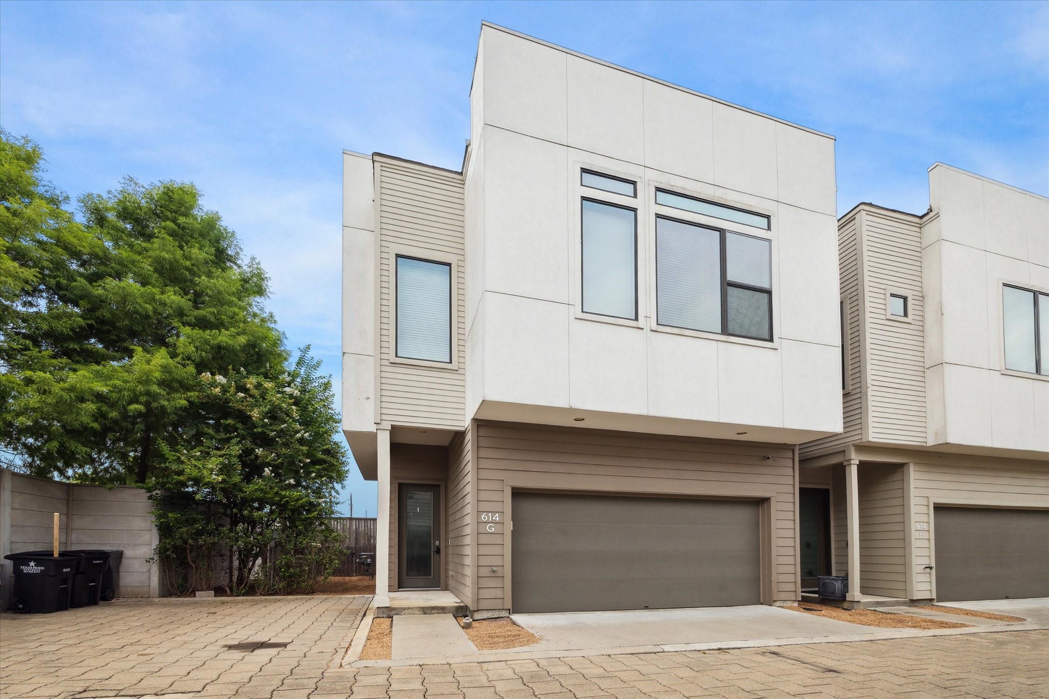 614 Thornton Road, Unit G Houston, TX 77018 - Photo 2 of 18 a front view of a house with yard
