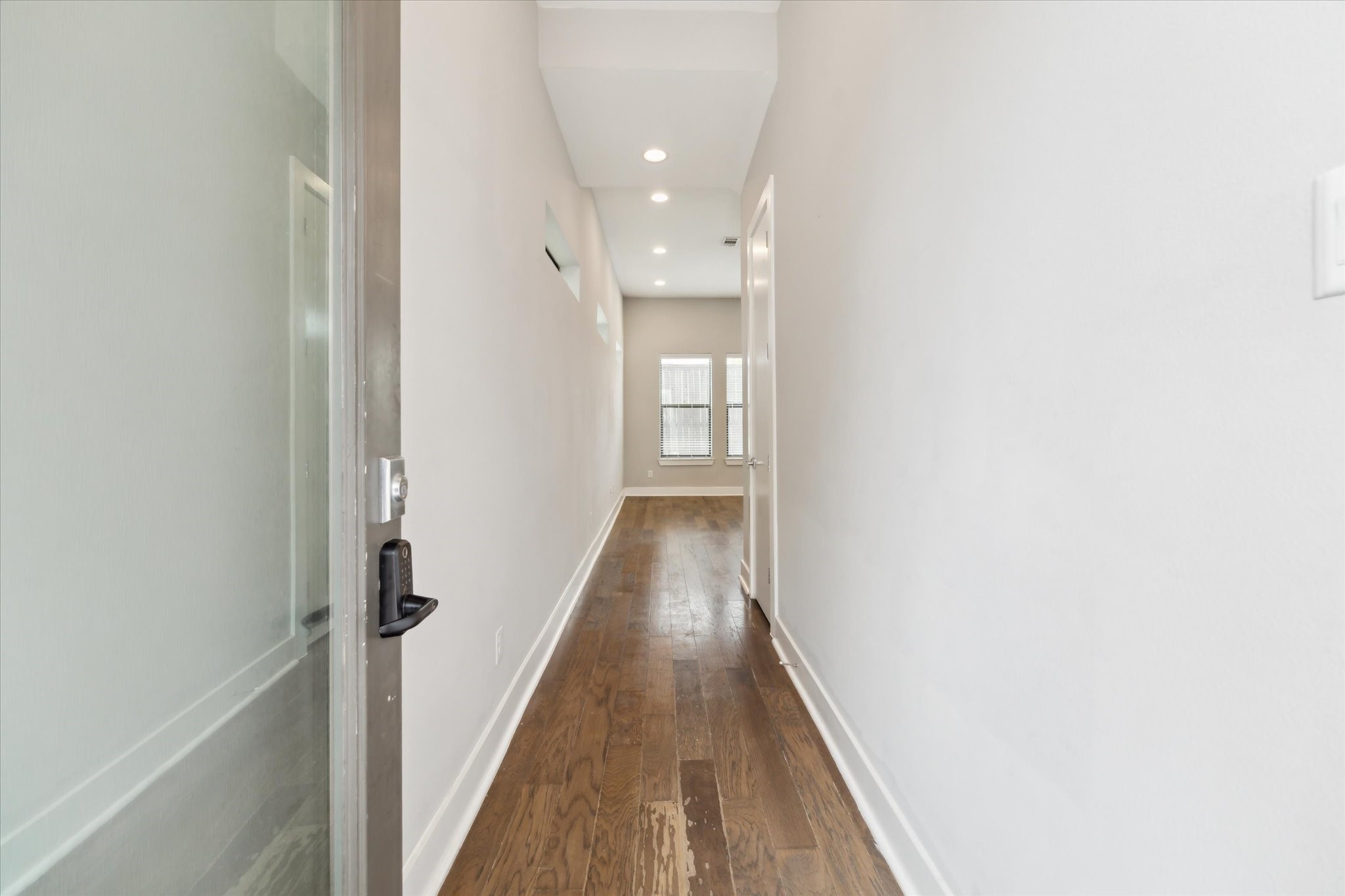 614 Thornton Road, Unit G Houston, TX 77018 - Photo 3 of 18 a view of a hallway with wooden floor
