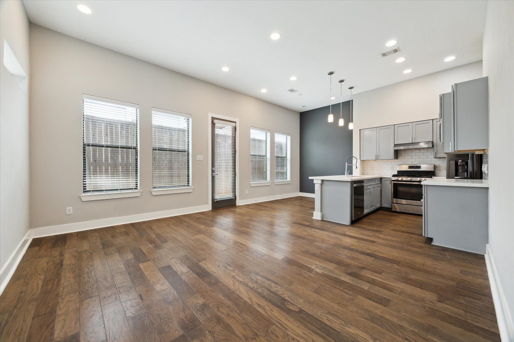 614 Thornton Road, Unit G Houston, TX 77018 - Photo 5 of 18 a view of kitchen with wooden floor