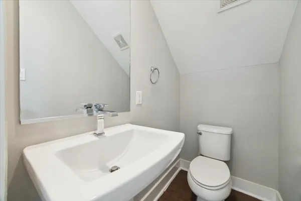 $2,200 | 614 Thornton Road, Unit G, Houston, TX 77018