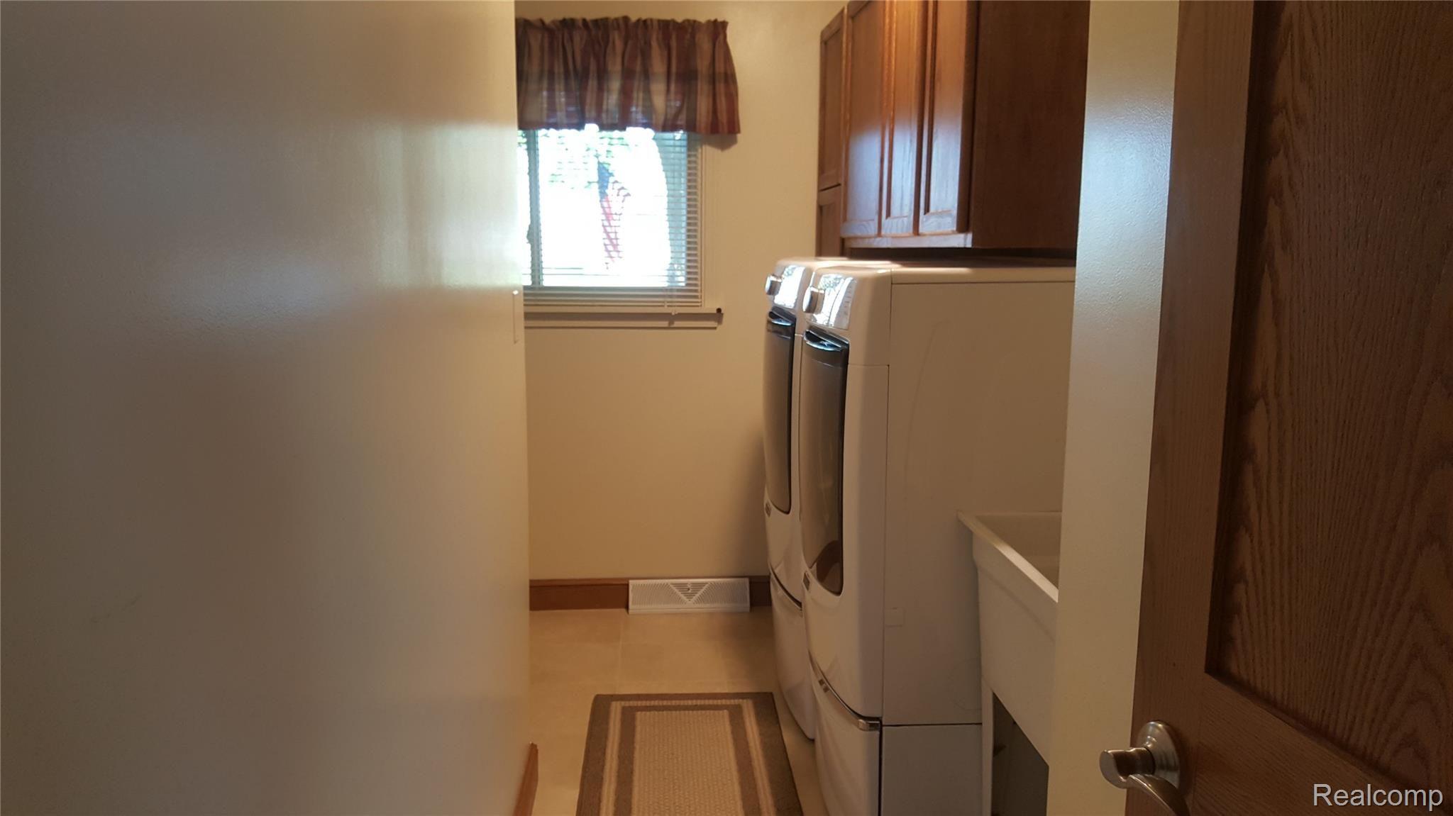 8773 US Turnpike Road Newport, MI 48166 - Photo 30 of 32 1st floor laundry room.