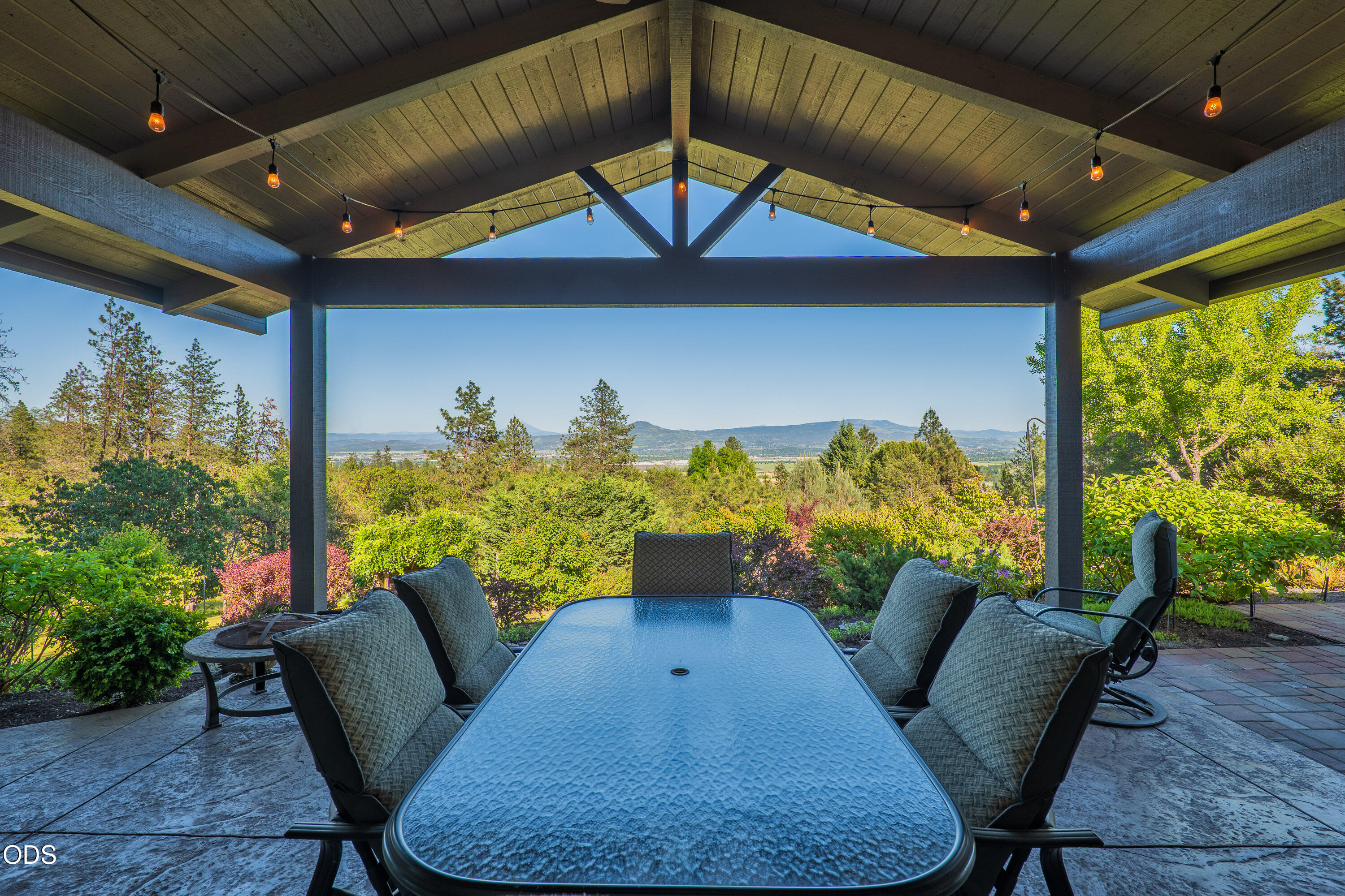 2564 Old Military Road Central Point, OR 97502 - Photo 31 of 58