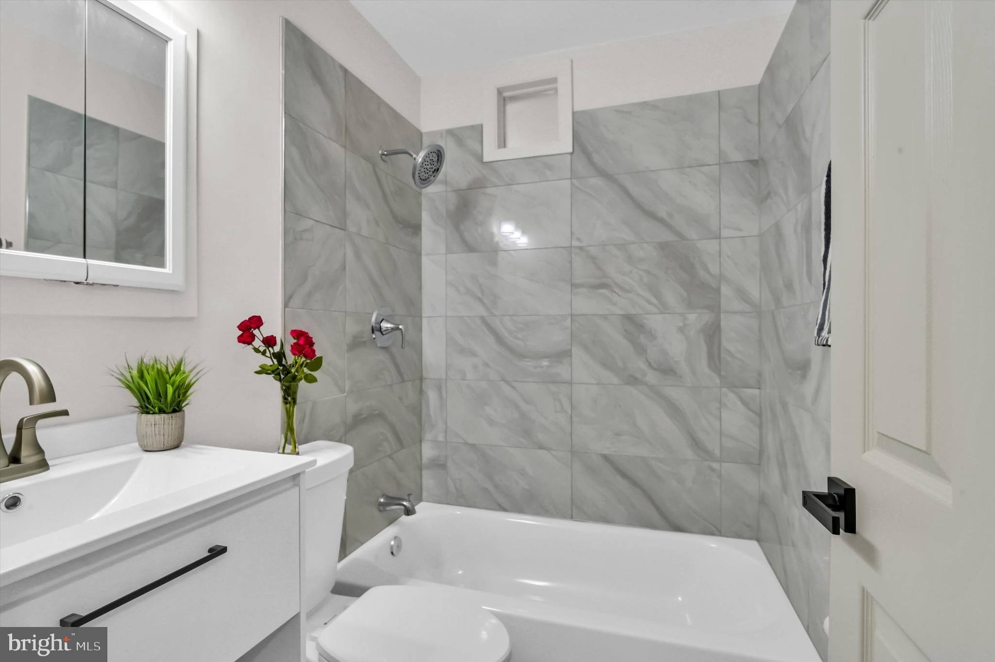 6514 Northam Road Temple Hills, MD 20748 - Photo 22 of 32 Main level Hall full bath