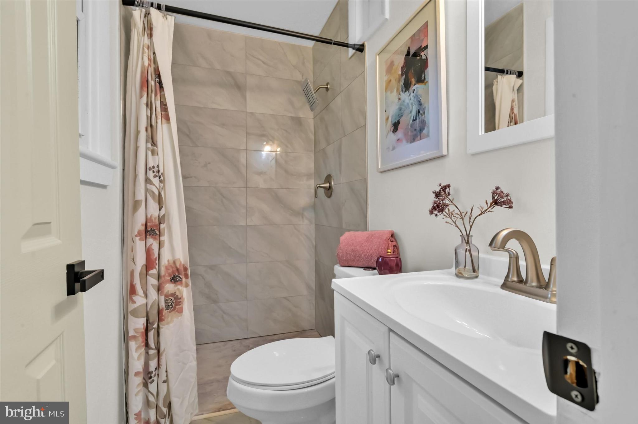 6514 Northam Road Temple Hills, MD 20748 - Photo 25 of 32 Primary bedroom full bath