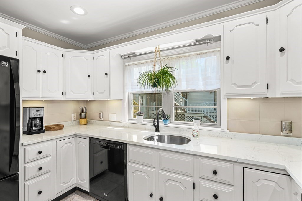 3 Stone Street Danvers, MA 01923 - Photo 8 of 41