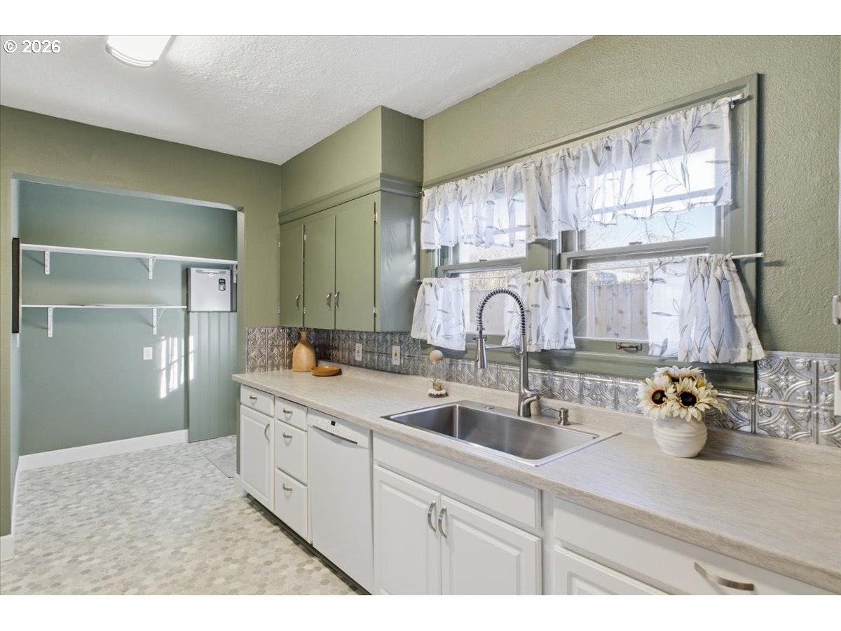 4086 Bell Avenue Eugene, OR 97402 - Photo 16 of 48