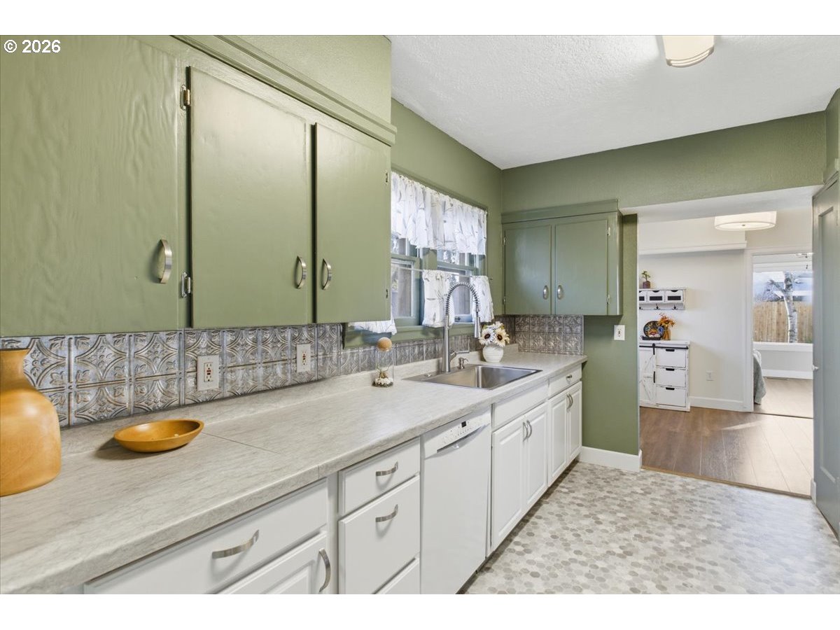 4086 Bell Avenue Eugene, OR 97402 - Photo 19 of 48