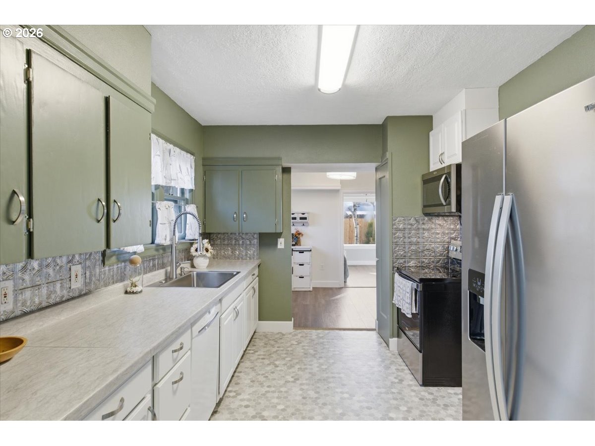 4086 Bell Avenue Eugene, OR 97402 - Photo 20 of 48