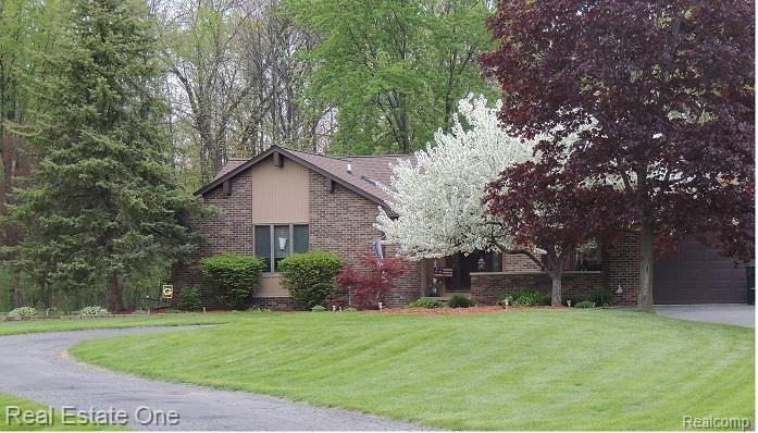 1220 Ruby Avenue Rochester Hills, MI 48309 - Photo 2 of 32