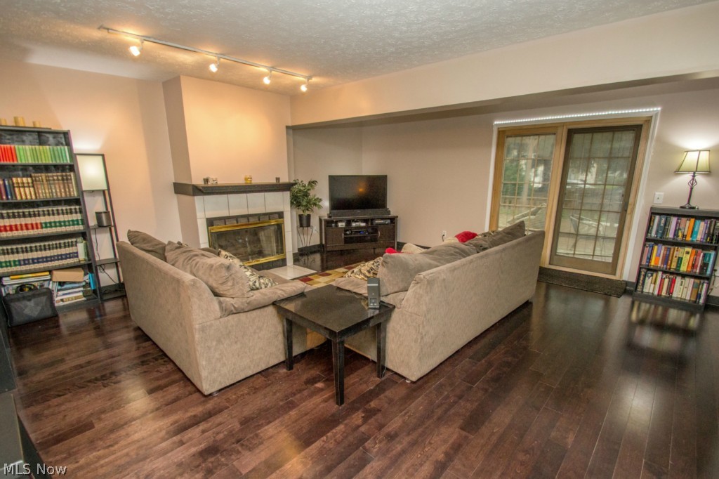 16353 Emerald Point Road Middleburg Heights, OH 44130 - Photo 4 of 25