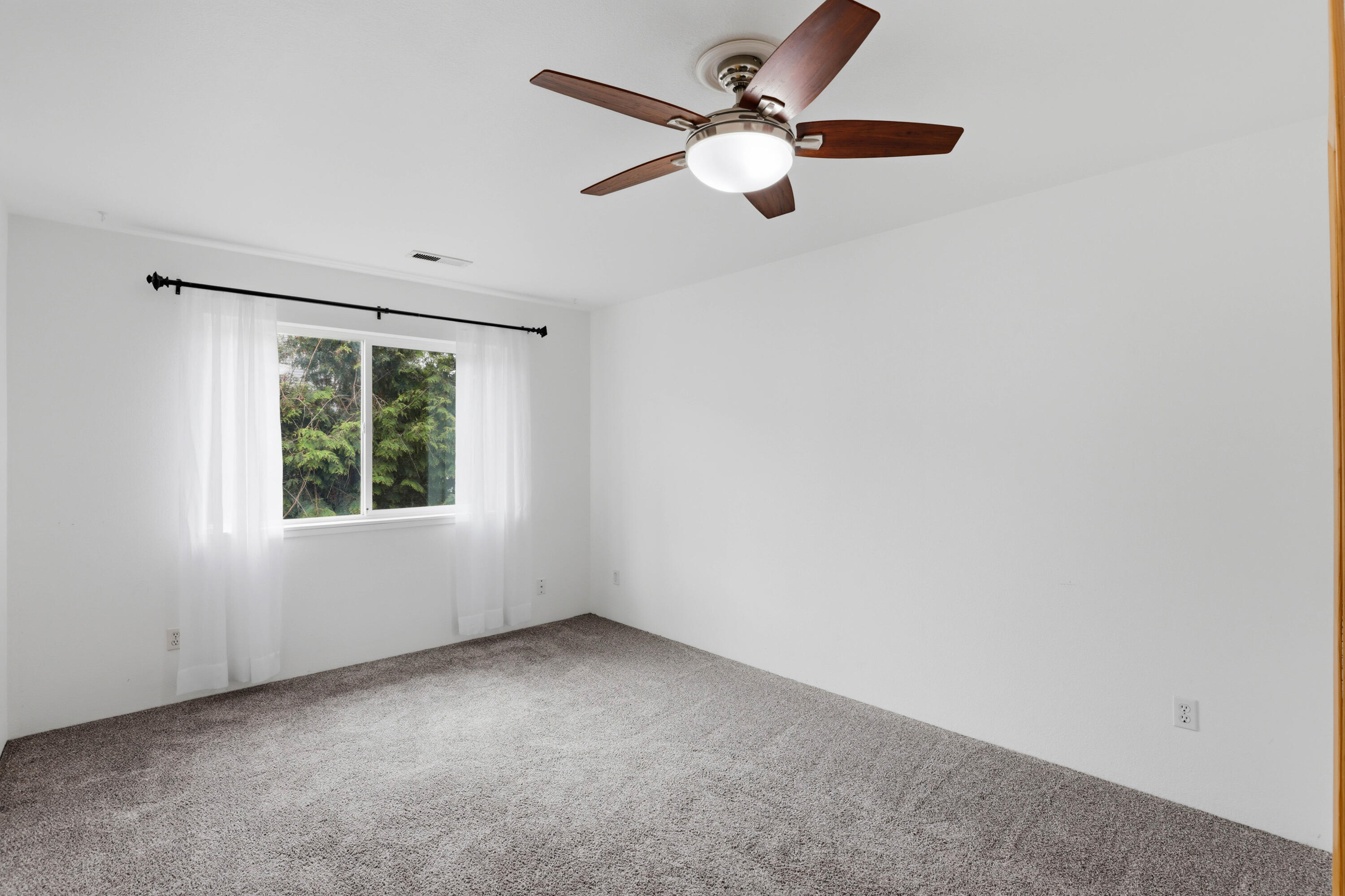 467 Tulipan Way Talent, OR 97540 - Photo 19 of 27 EP1A0228