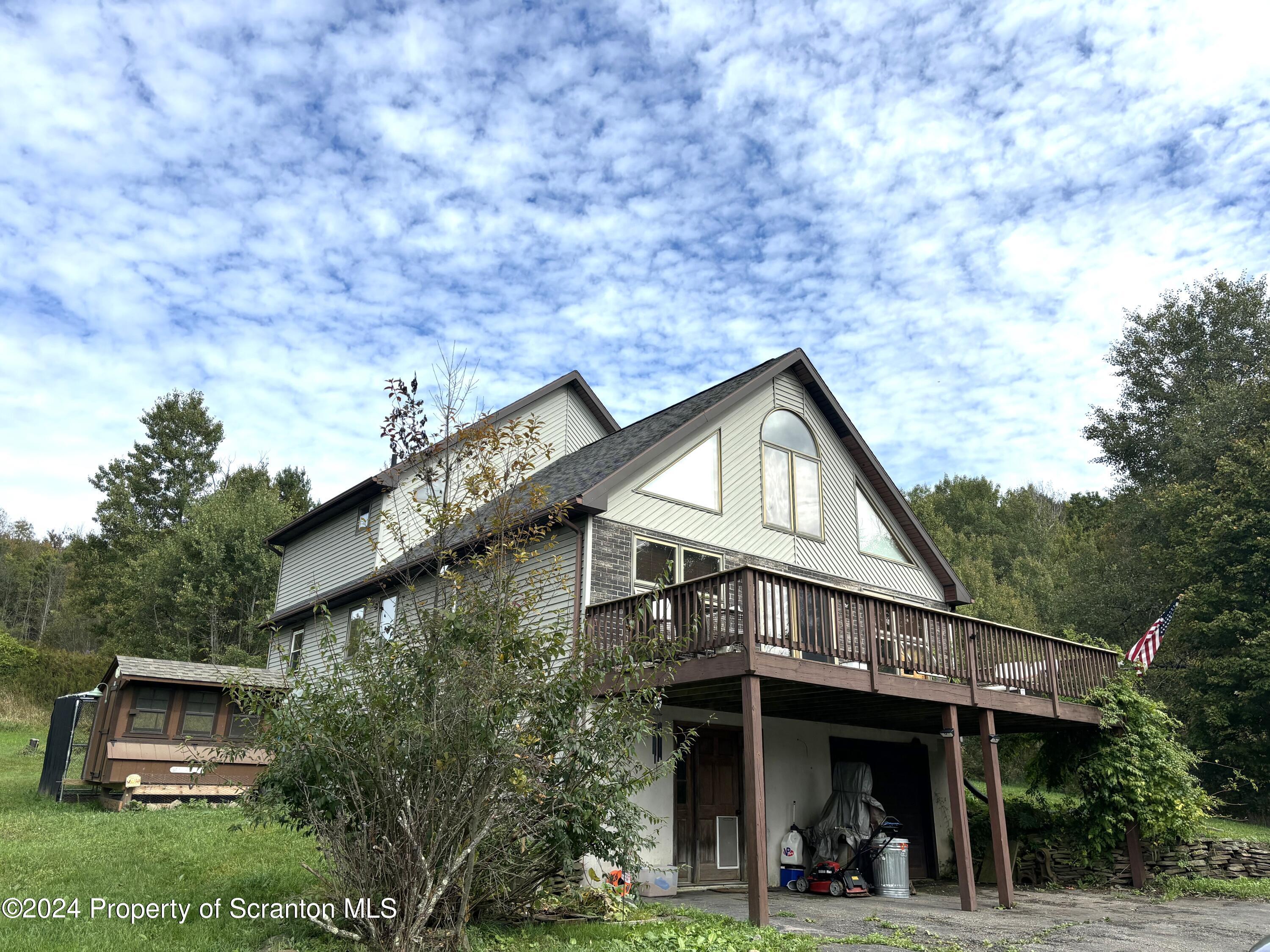a view of house and car parked in the background