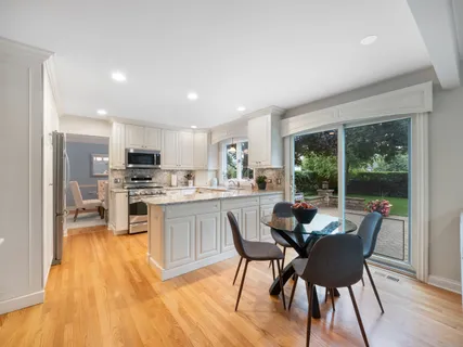 $899,000 | 3066 Knollwood Lane, Glenview, IL 60025