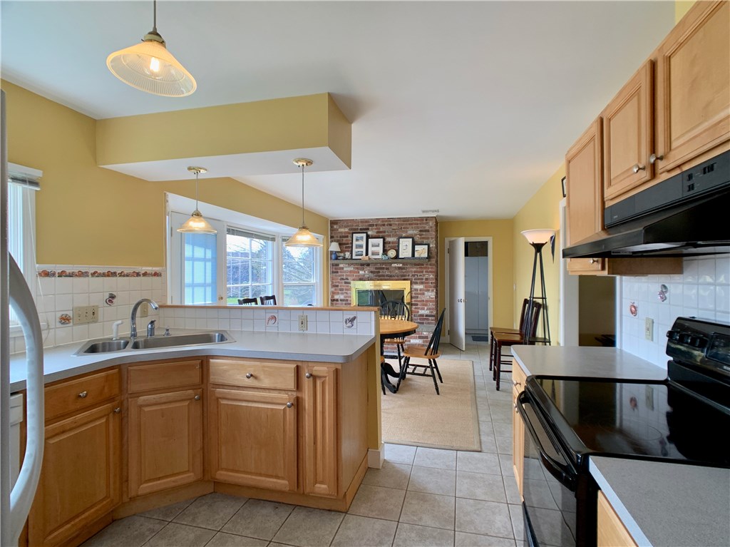 24 Bartlett Road Middletown, RI 02842 - Photo 18 of 48