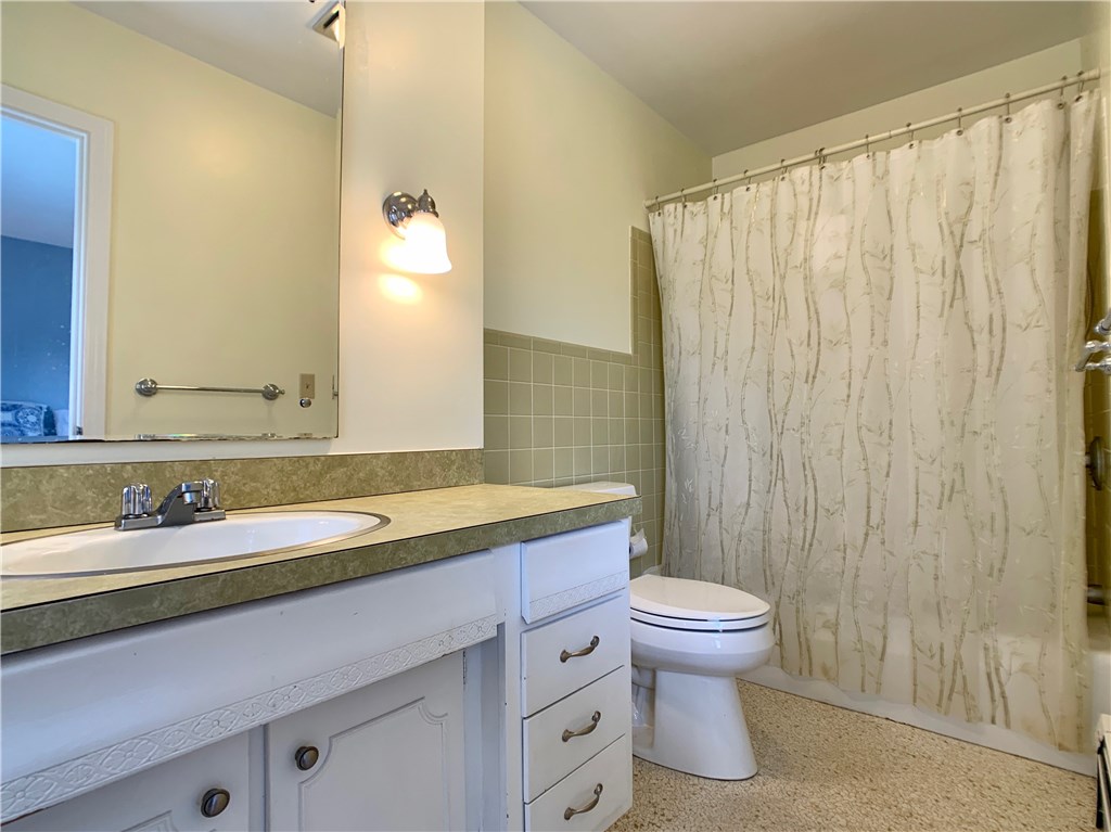 24 Bartlett Road Middletown, RI 02842 - Photo 28 of 48