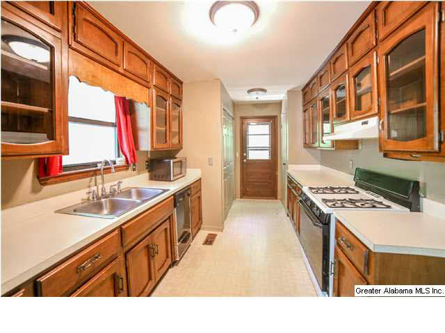 138 Keller Road Southeast Bessemer, AL 35022 - Photo 4 of 29