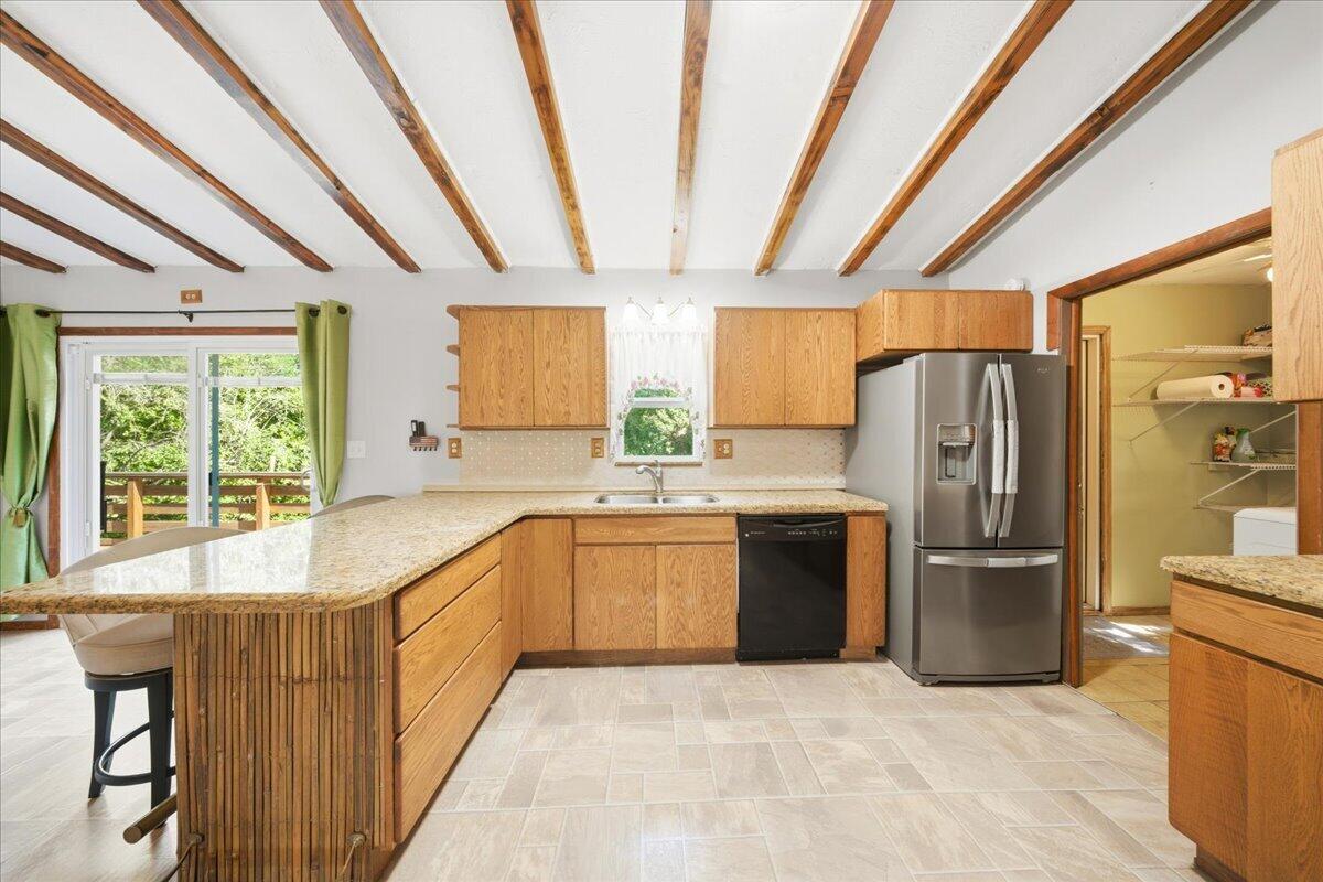 22 Stirrup Key Road Marathon, FL 33050 - Photo 5 of 48 VAULTED CEILINGS