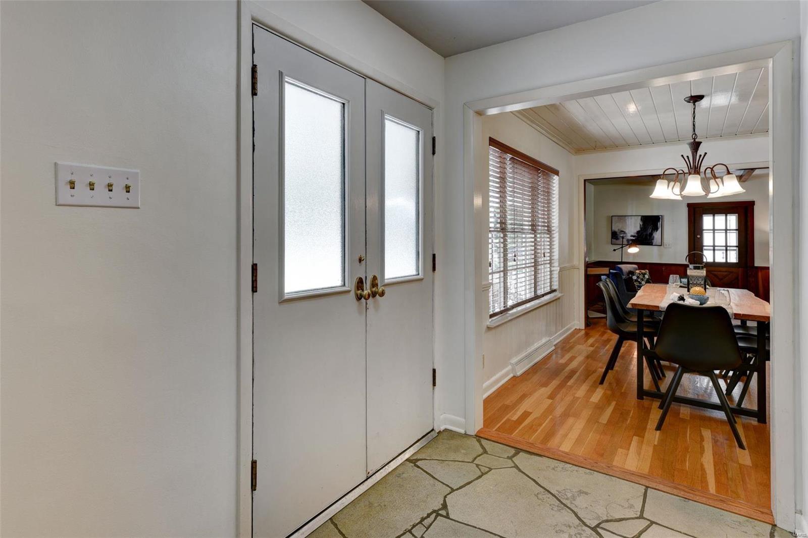 8 Ranch Lane Des Peres, MO 63131 - Photo 3 of 35 Gallery Image 3