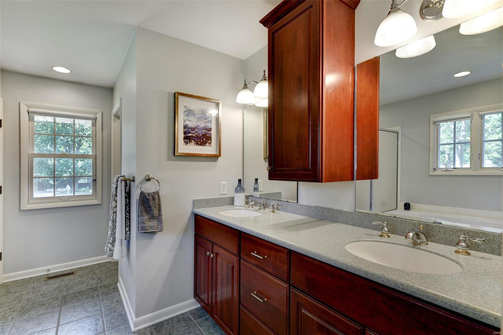 8 Ranch Lane Des Peres, MO 63131 - Photo 22 of 35 Gallery Image 22