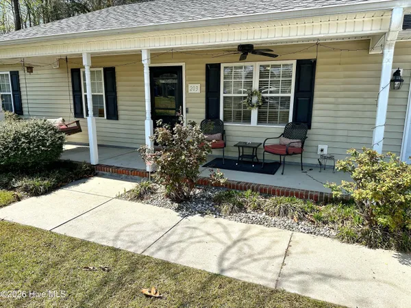 $2,000 | 203 Stockton Court, Richlands, NC 28574