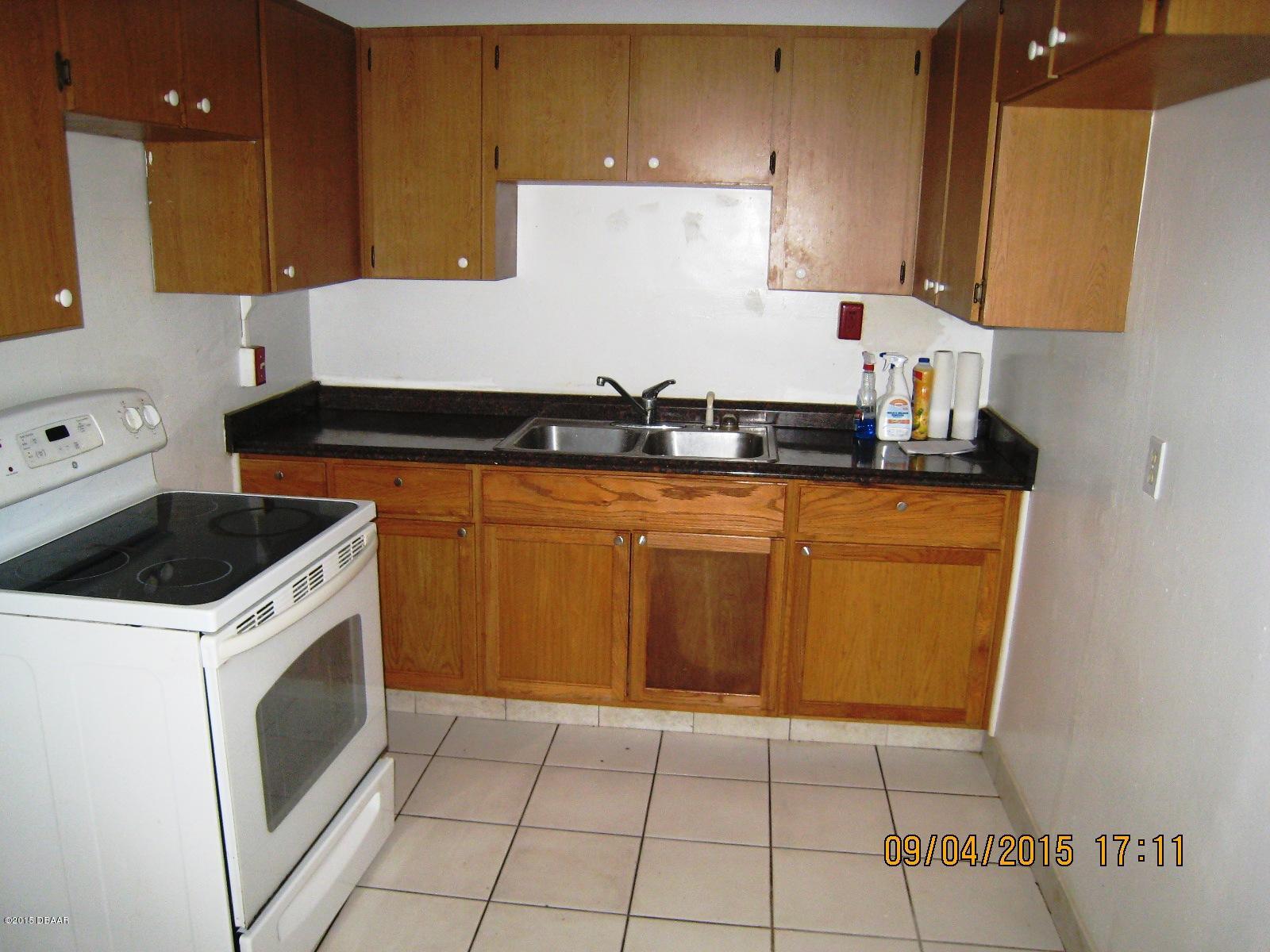 1049 Hampton Road Daytona Beach, FL 32114 - Photo 6 of 18 1049 Hampton 9 4 kitchen