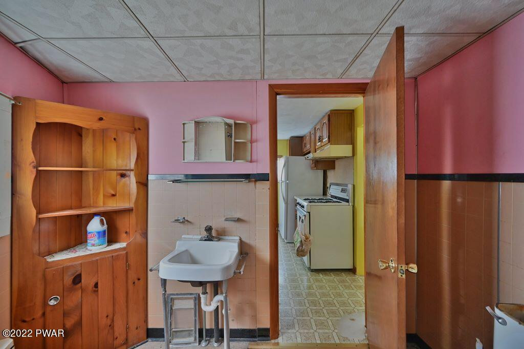 128 George Street Carbondale, PA 18407 - Photo 20 of 60