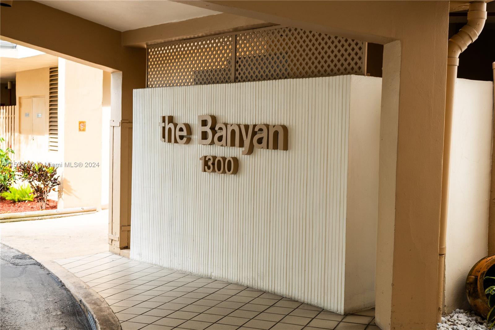 1300 St Charles Pl Unit PH21