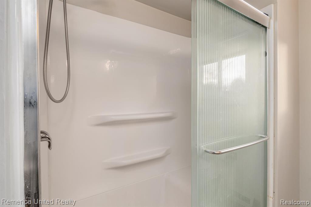 5731 Flemings Lake Road Clarkston, MI 48348 - Photo 31 of 54 Gallery Image 31