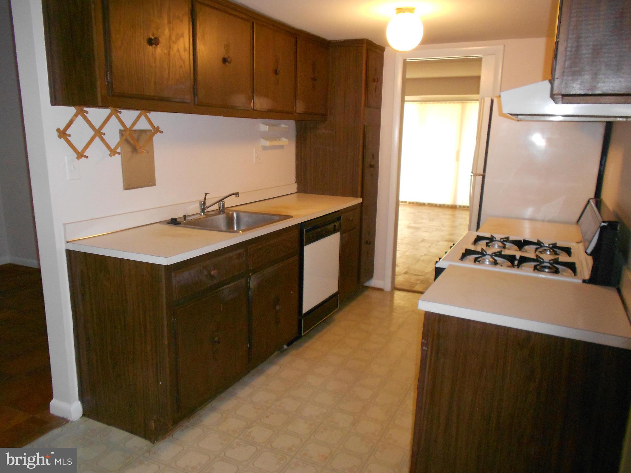 5235 West Running Brook Road, Unit 101 Columbia, MD 21044 - Photo 4 of 15 Kitchen
