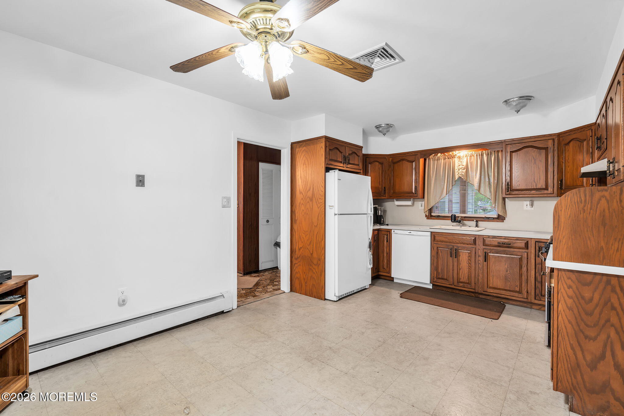 580 Lloyd Road Matawan, NJ 07747 - Photo 7 of 23 Eat-in Kitchen