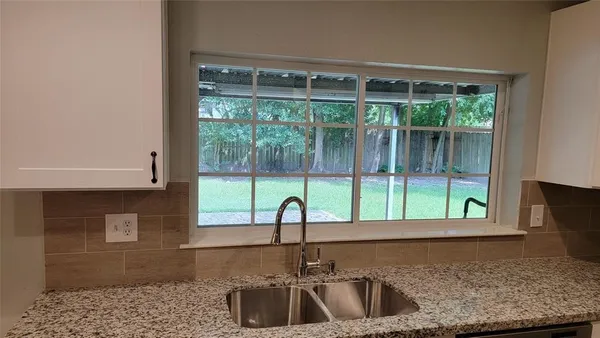 $1,900 | 9630 East Savile Circle, Houston, TX 77065