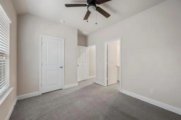 a view of empty room with ceiling fan