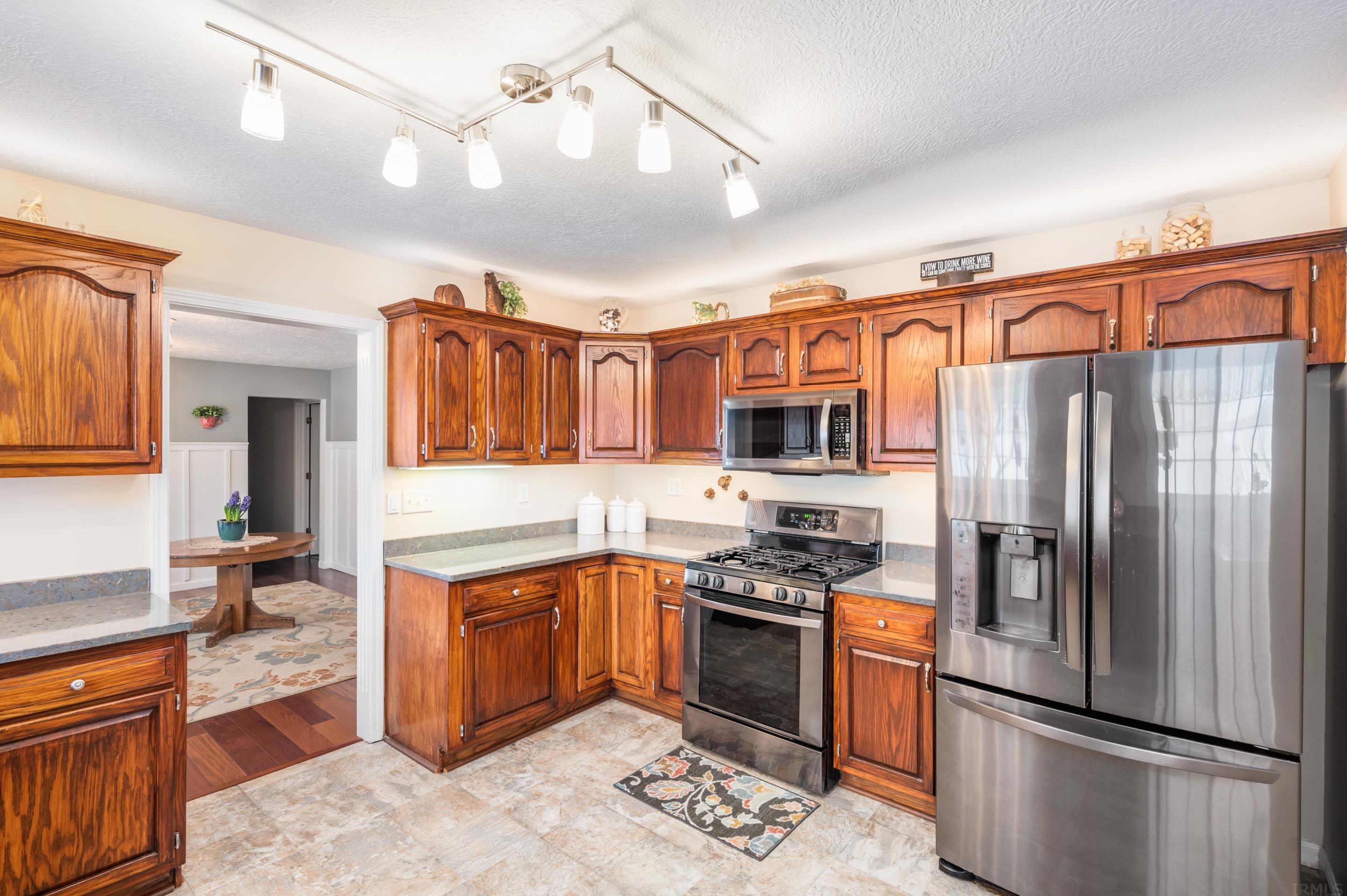 5109 North Hickory Road Muncie, IN 47303 - Photo 14 of 36 Gallery Image 14