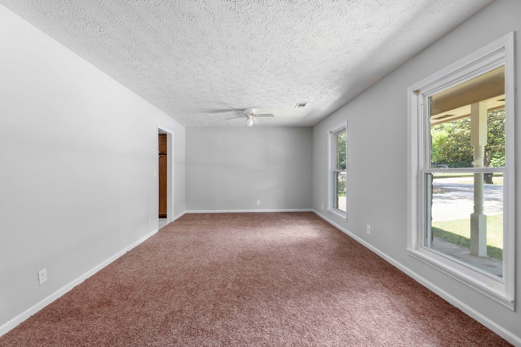 604 Pear Street West Point, GA 31833 - Photo 3 of 30