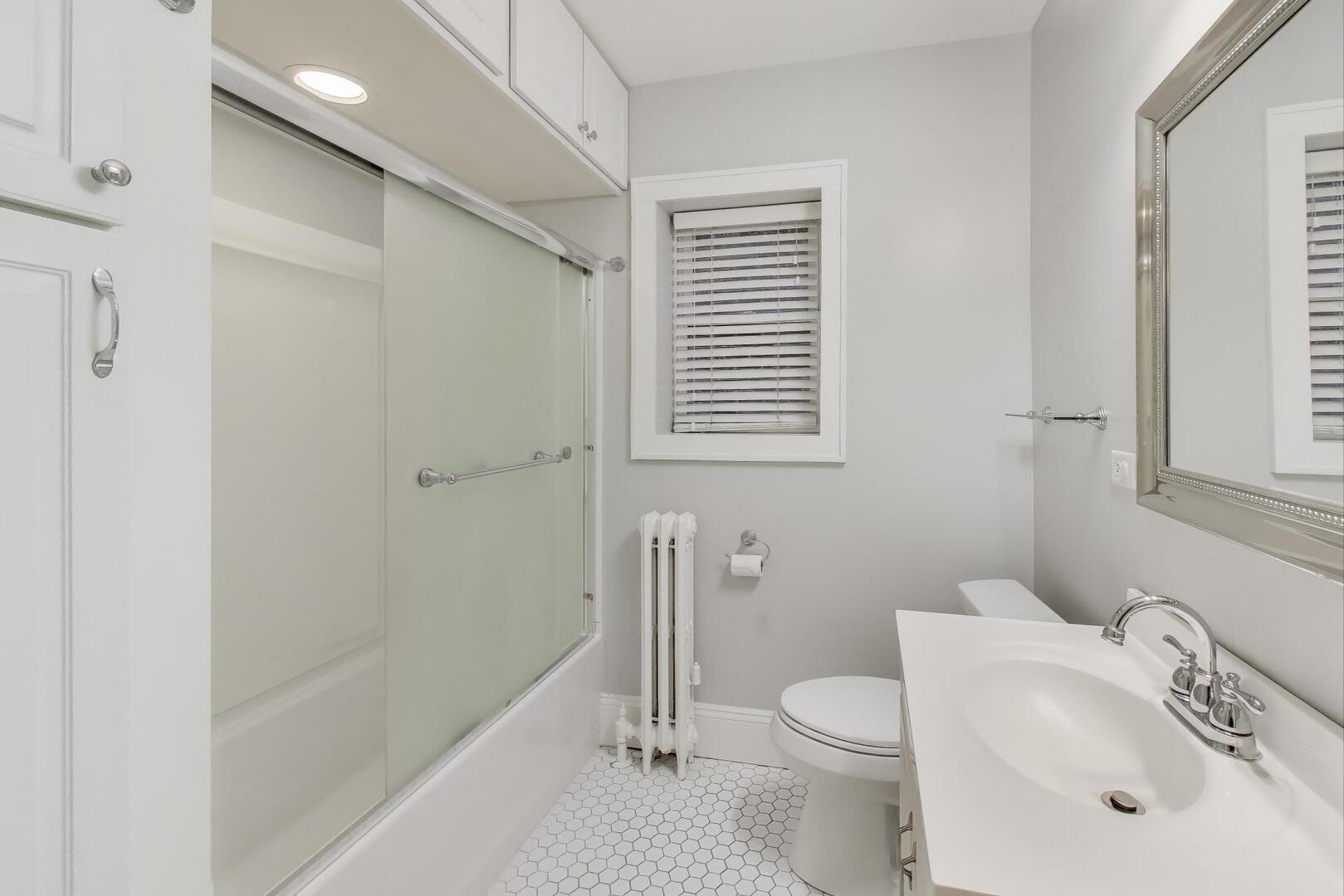 7346 Lake Street, Unit 2W River Forest, IL 60305 - Photo 12 of 30 a bathroom with a toilet sink vanity and shower
