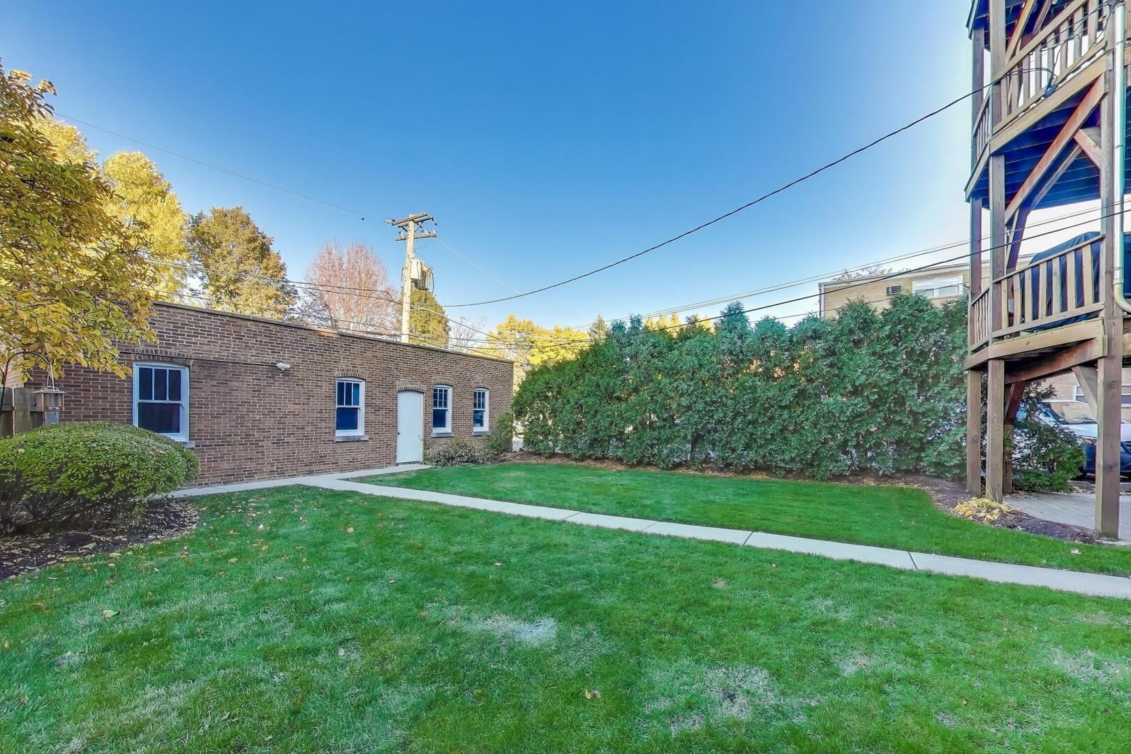 7346 Lake Street, Unit 2W River Forest, IL 60305 - Photo 27 of 30 a house view with a garden space