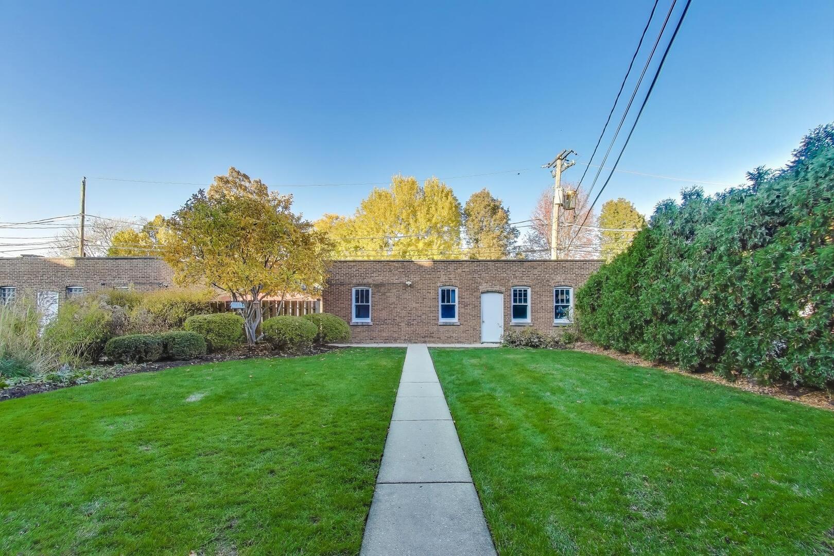 7346 Lake Street, Unit 2W River Forest, IL 60305 - Photo 28 of 30 a view of a yard in front of house