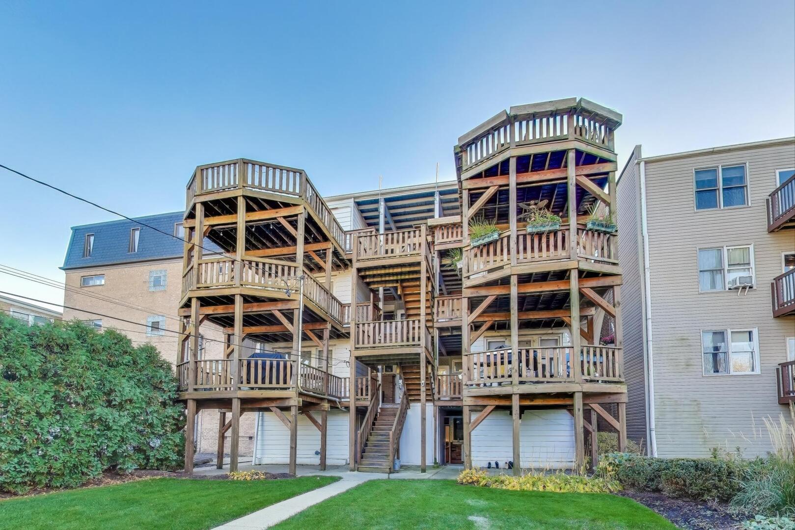 7346 Lake Street, Unit 2W River Forest, IL 60305 - Photo 30 of 30 a front view of a multi story building