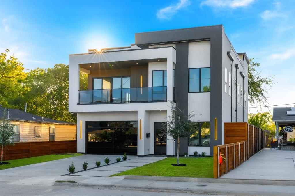 3351 Sylvan Avenue Dallas, TX 75212 - Photo 4 of 40 a front view of a house with a yard