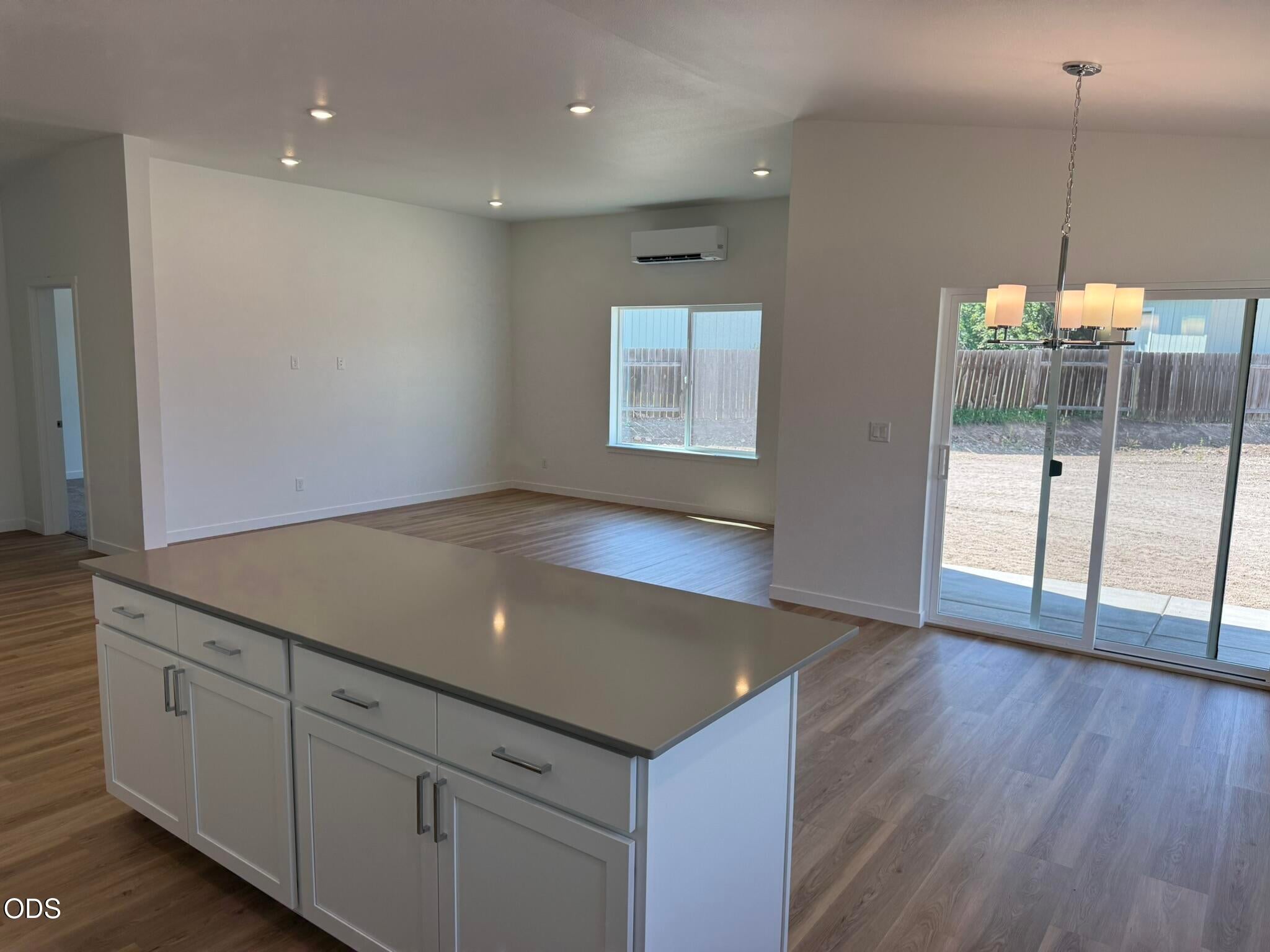 676 Northeast Rickenbacker Road, Unit 142 Madras, OR 97741 - Photo 8 of 23 Gallery Image 8