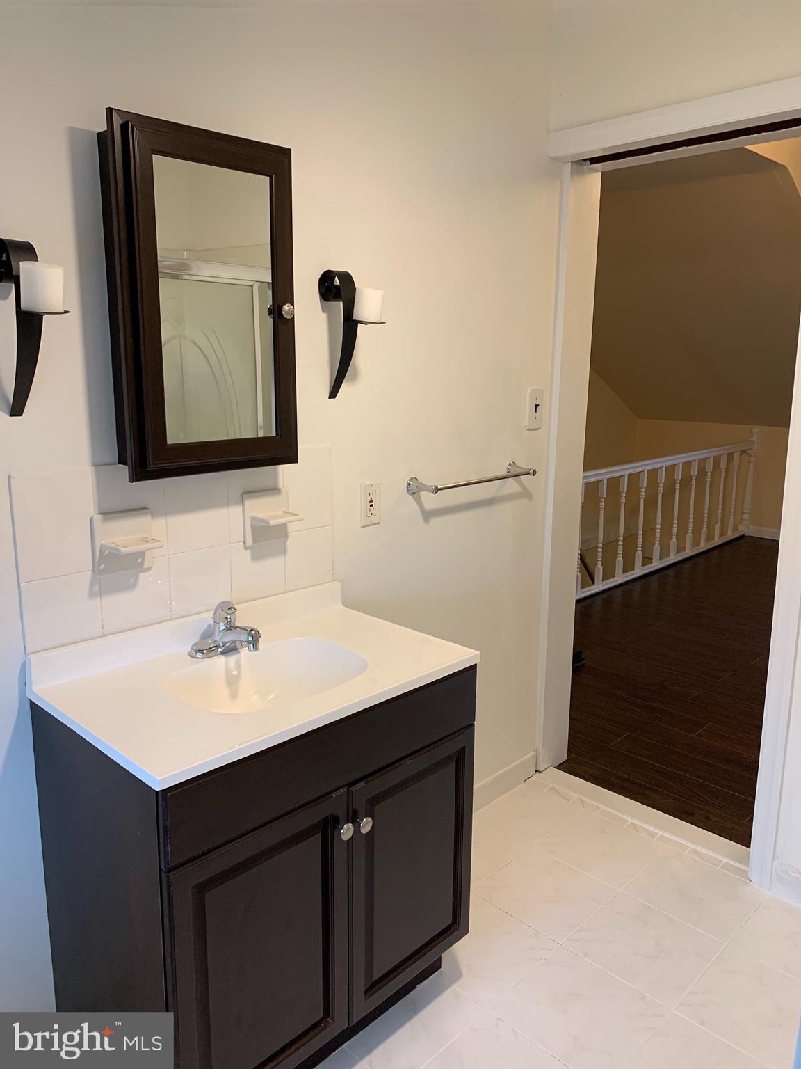18 Ridge Boulevard Brookhaven, PA 19015 - Photo 18 of 29 2nd level full bath