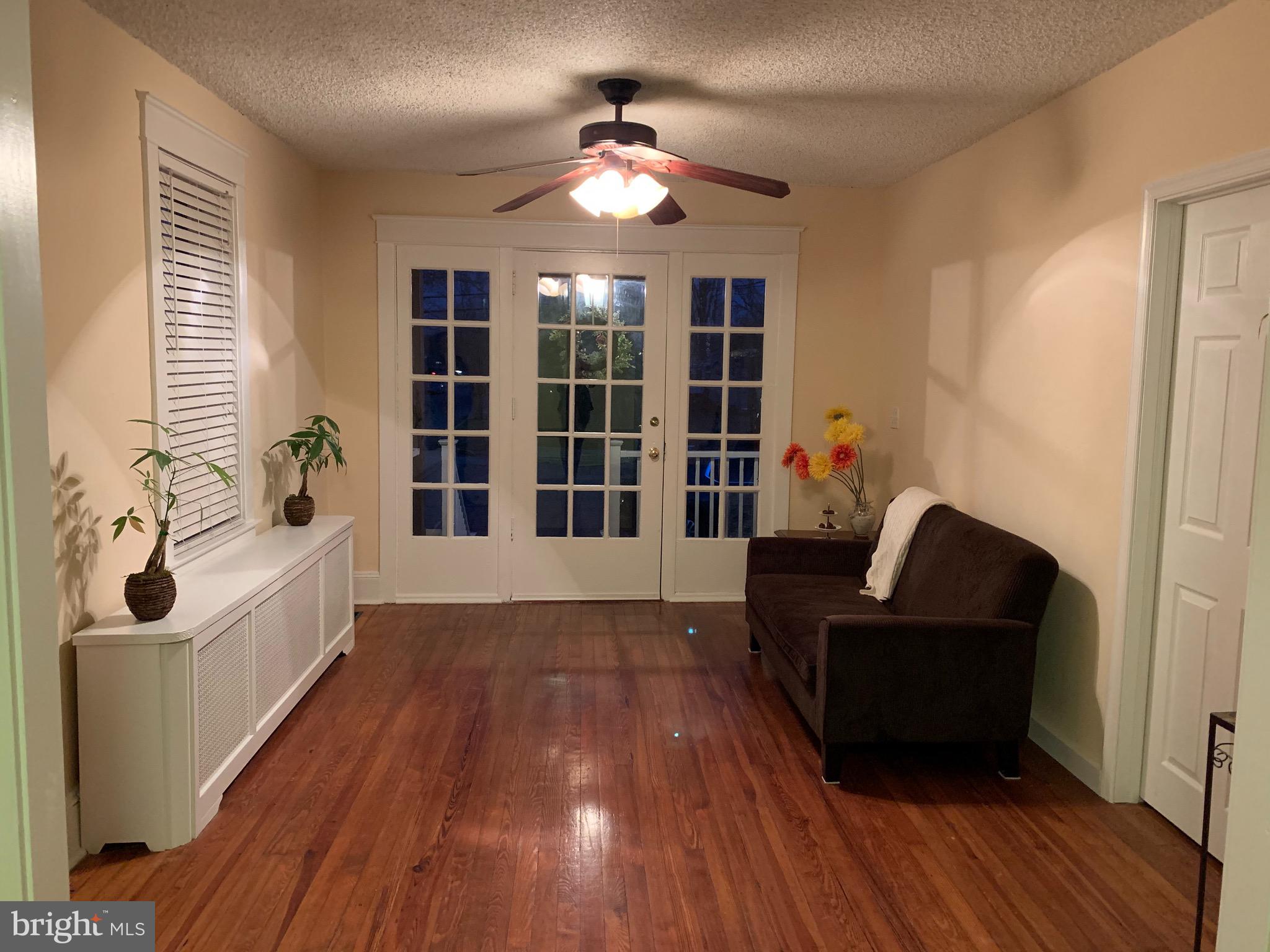 18 Ridge Boulevard Brookhaven, PA 19015 - Photo 3 of 29 Living room