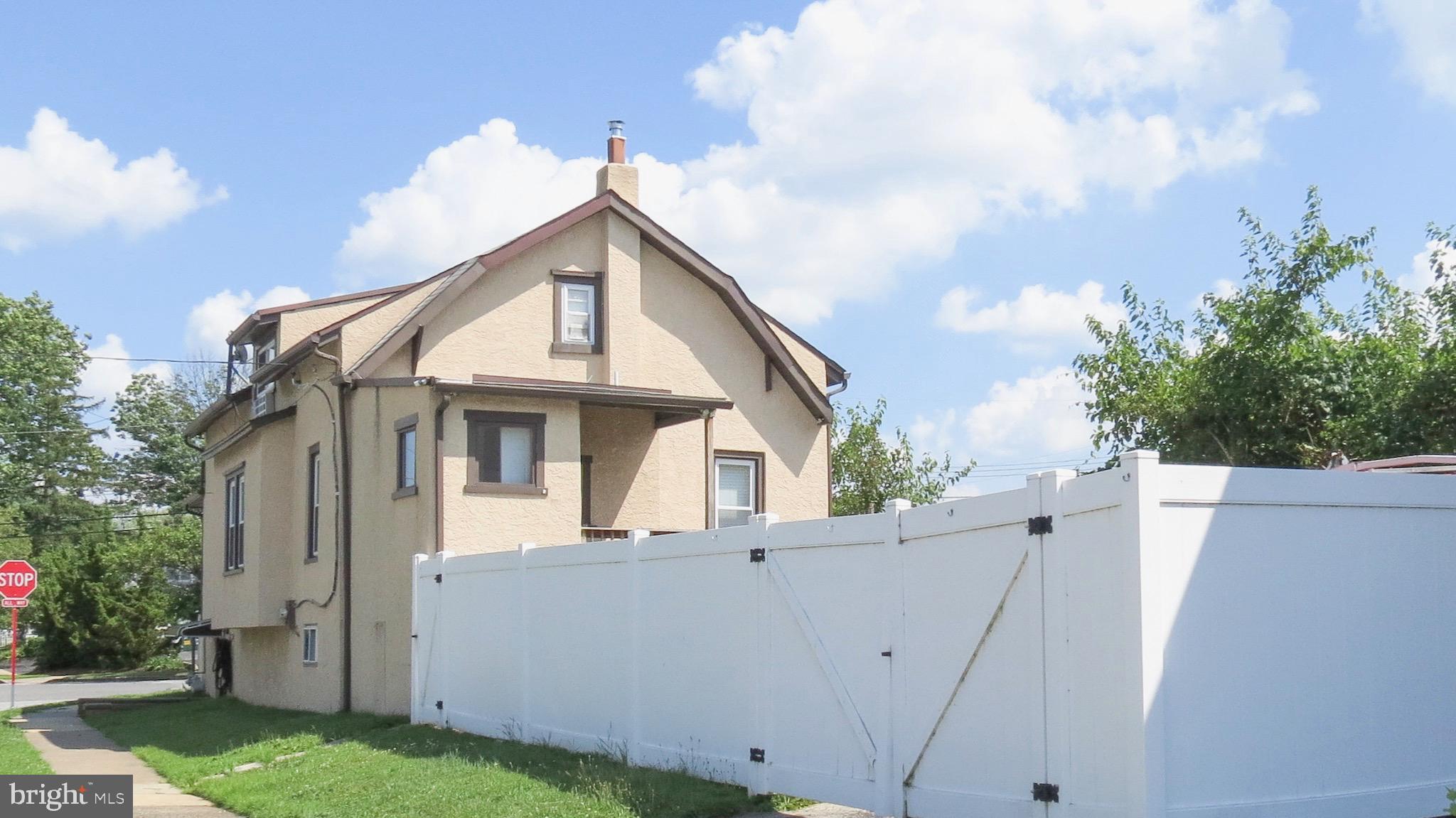 18 Ridge Boulevard Brookhaven, PA 19015 - Photo 29 of 29 Side view, private driveway