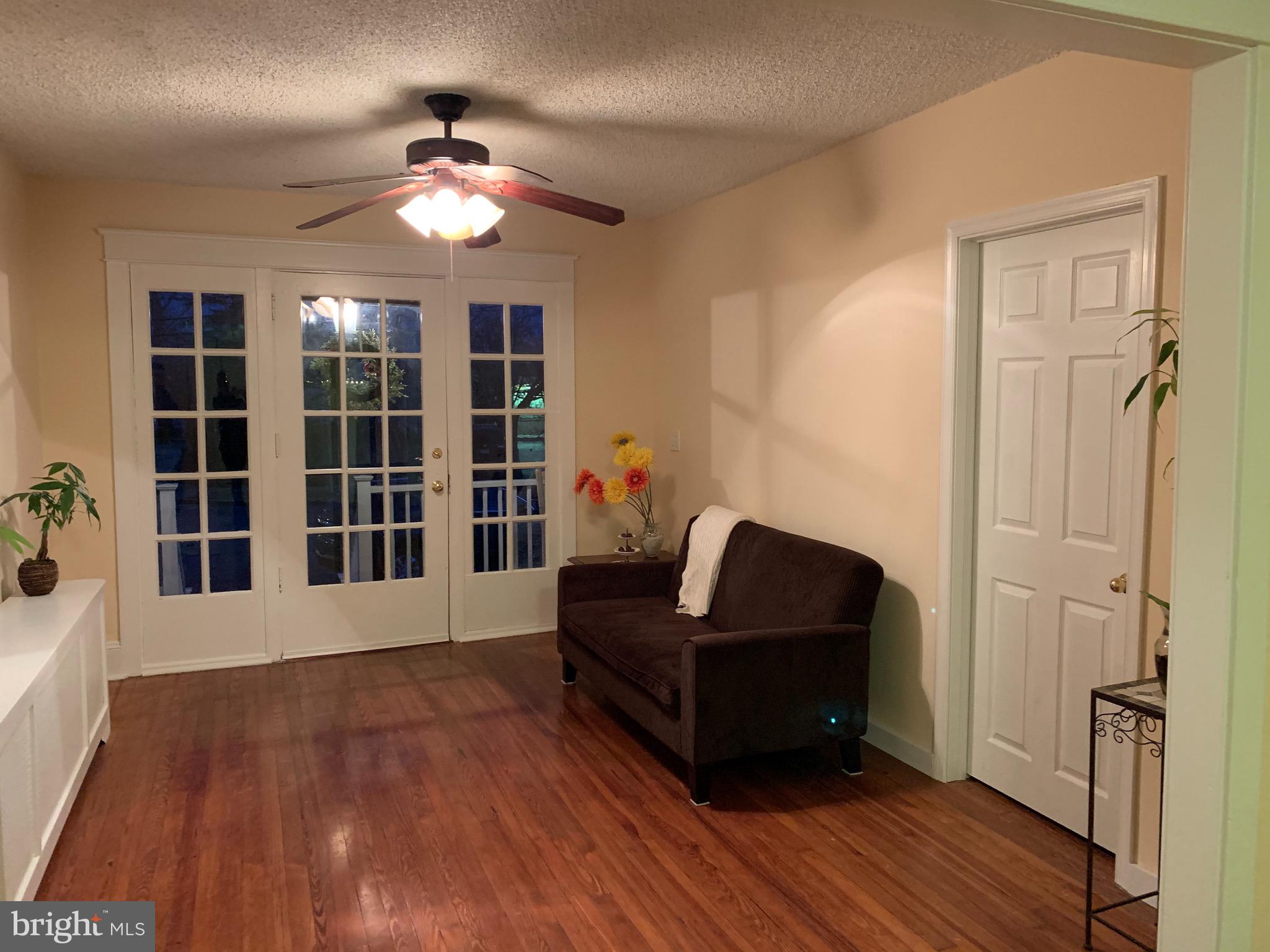 18 Ridge Boulevard Brookhaven, PA 19015 - Photo 7 of 29 Living room