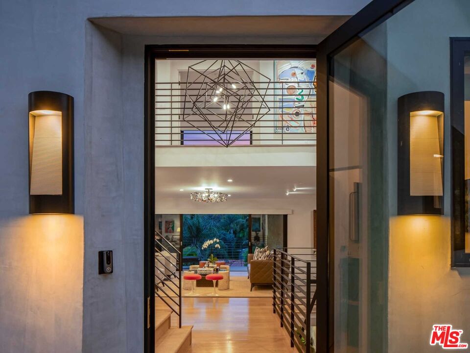 8480 Harold Way Los Angeles, CA 90069 - Photo 11 of 43