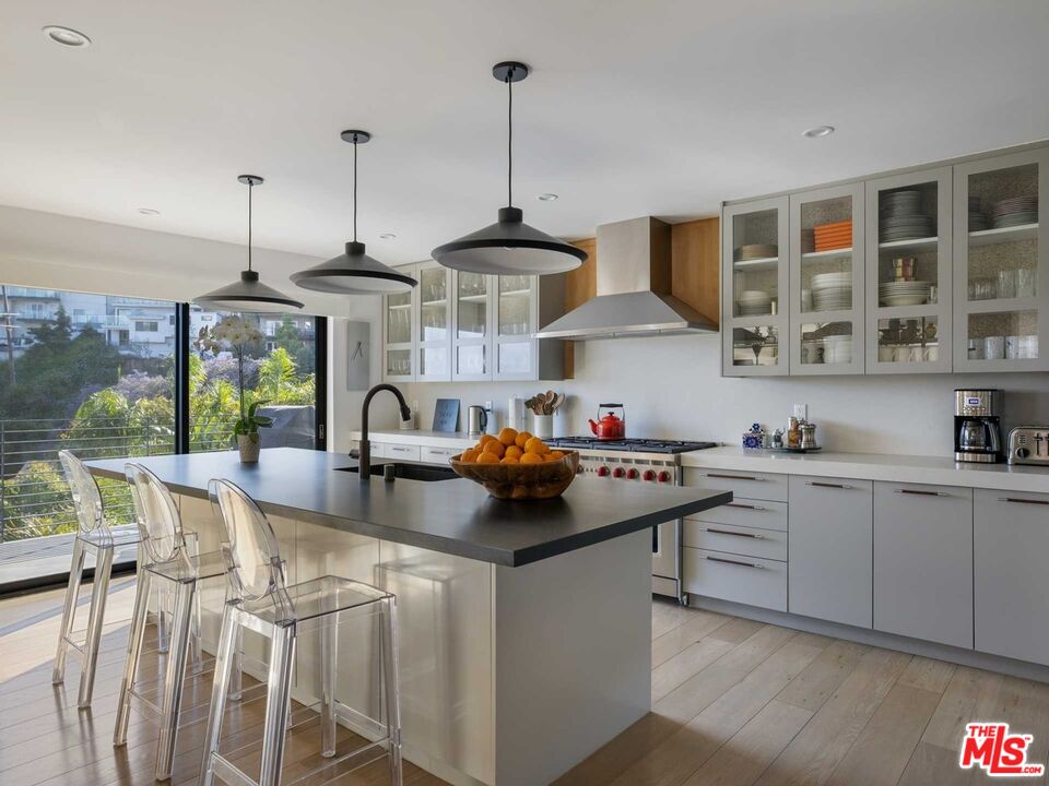 8480 Harold Way Los Angeles, CA 90069 - Photo 18 of 43