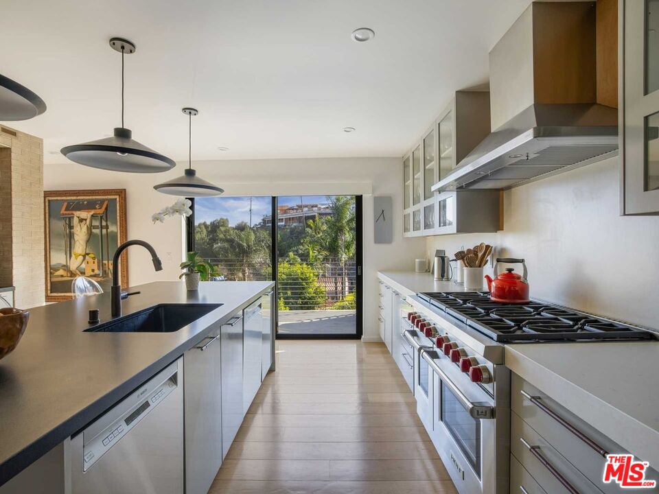 8480 Harold Way Los Angeles, CA 90069 - Photo 19 of 43